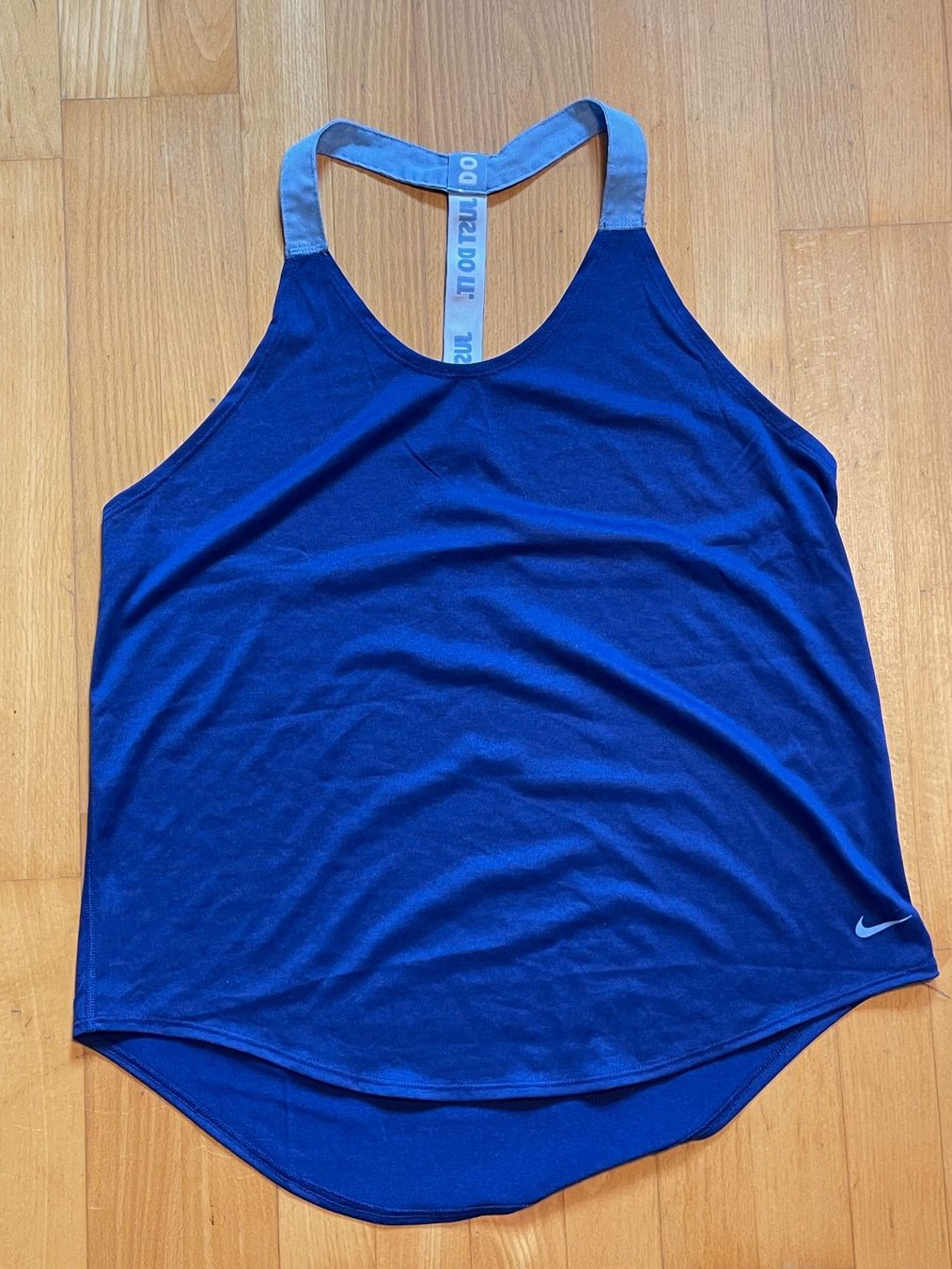 Nike Top: Nike Sport Top Sz L – Usato da Zürich venduto da le_souk