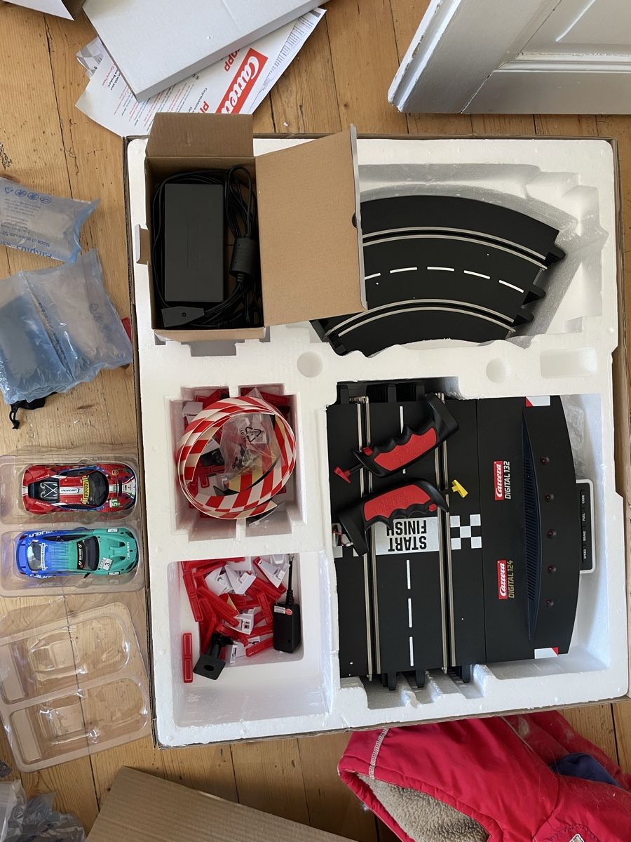 Carrera Rennbahnen: Je vends circuit carrera  – Gebraucht aus Les Brenets von serialdrink 6