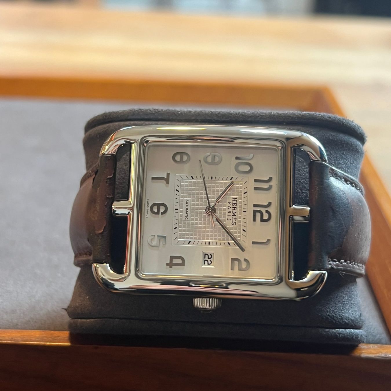 Hermès Montres: FLASH SALE Hermès Cape Cod Date Automatic Silver Dial CD6.71 – D'occasion à Carouge GE par Watchaser 6