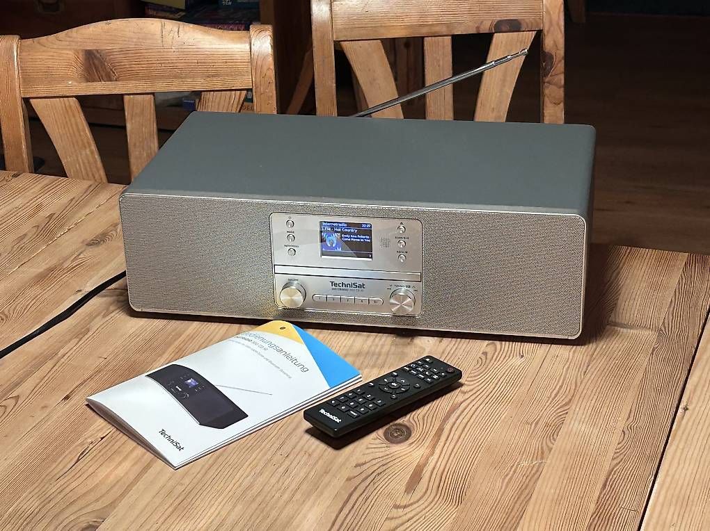 Technisat Lettore multimediale & Streamer: Internet Radio Bluetooth TechniSat Digitradio 380 CD – Usato da Reichenbach i. K. venduto da Arve70