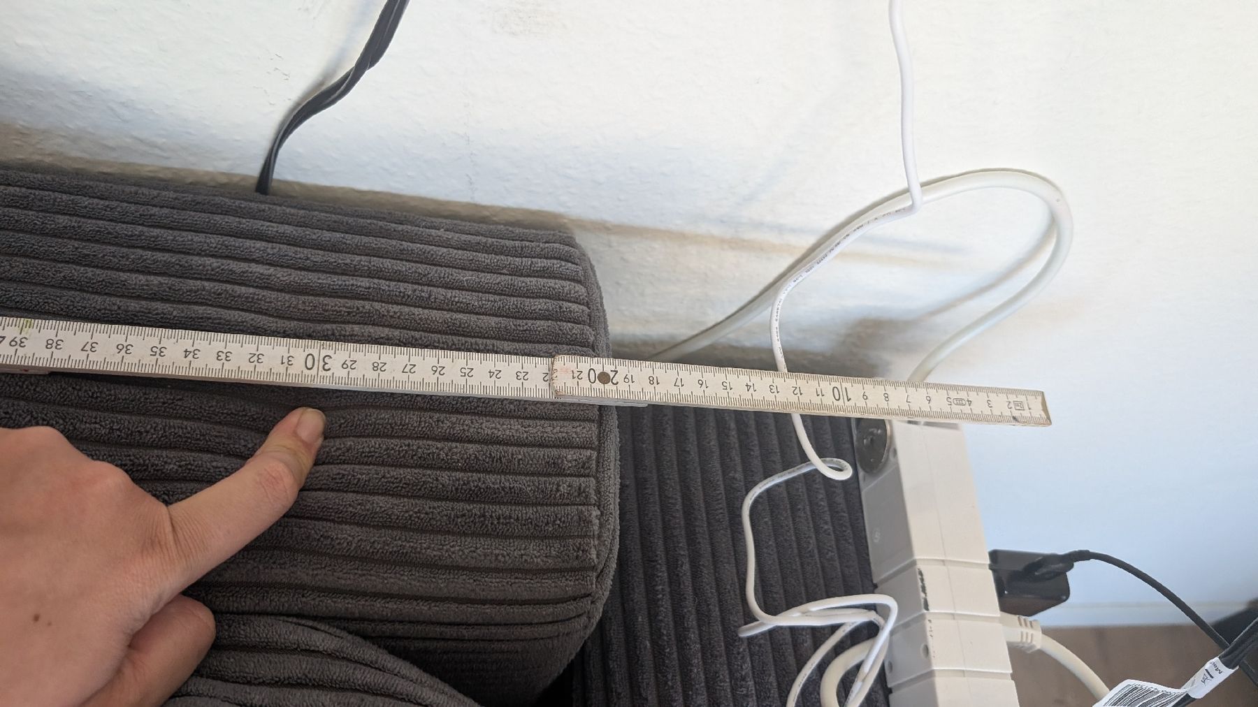 Divani: Graues Cord Ecksofe mit Schlaffunktion – Nuovo (secondo la descrizione) da Bremgarten AG venduto da Tabea1108 3