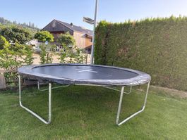 Gebrauchtes Gartentrampolin ohne Netz - Top für Kinder!