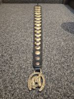 Wandbehang Leder mit Messingpferdekopf gebraucht