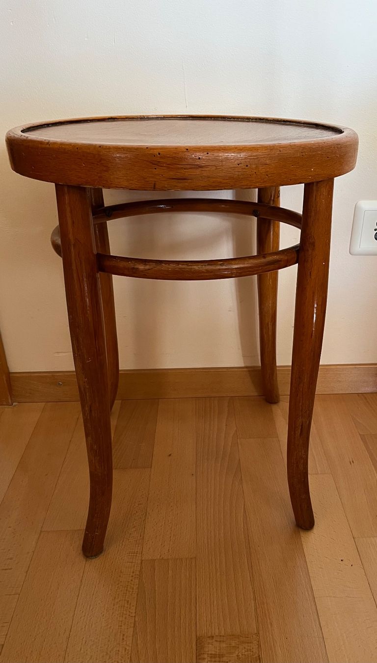 Horgen Glarus Sgabelli: Klassischer Hocker von Horgen Glarus – Usato da Sirnach venduto da Gozogo