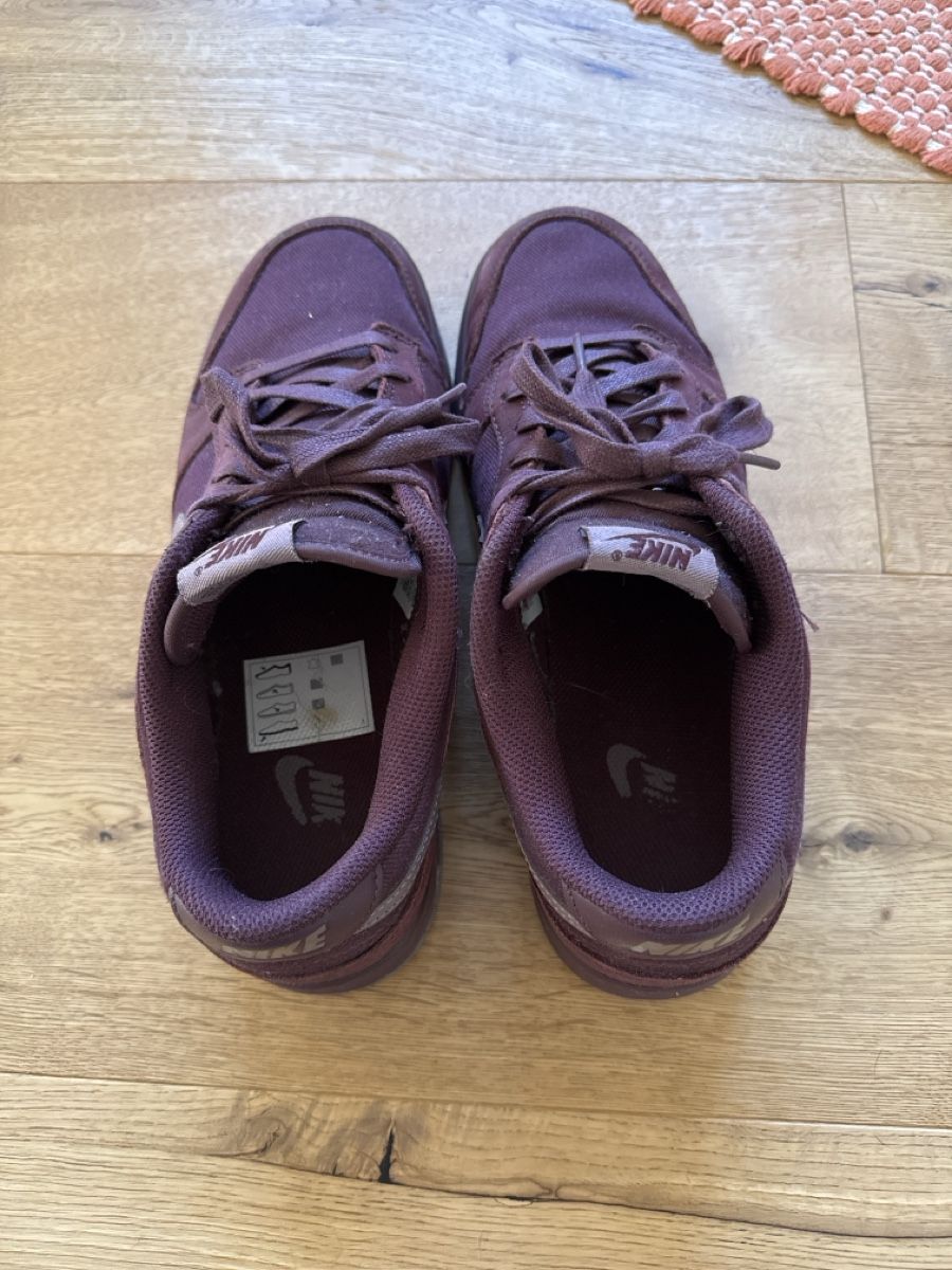 Nike Herrenschuhe: Nike Dunk Low Turnschuhe gebraucht Grösse 43 – Gebraucht aus Flums von Eugenio.gomringer 2