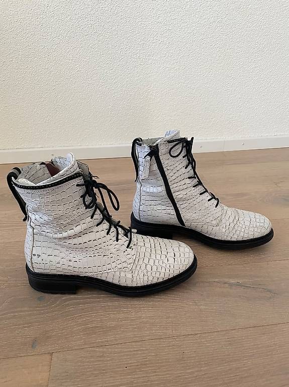 Damenschuhe: Damen Schnürboots ,Kroko-Optik, Echtleder  – Gebraucht aus Küssnacht am Rigi von ter_6yjb 1