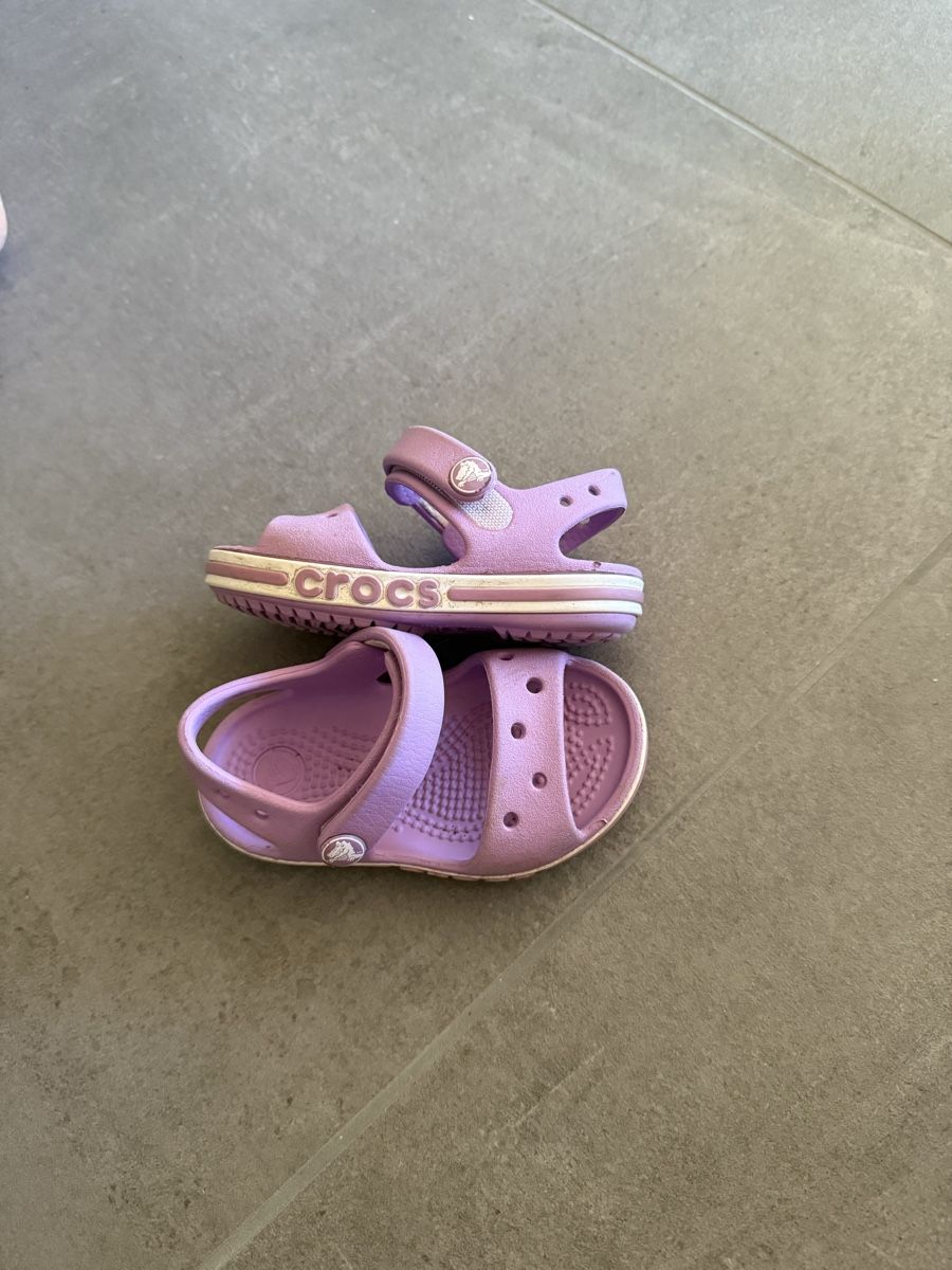 Crocs Chaussures garçon: Crocs Kinder 19/20 – D'occasion à Saignelégier par lamps