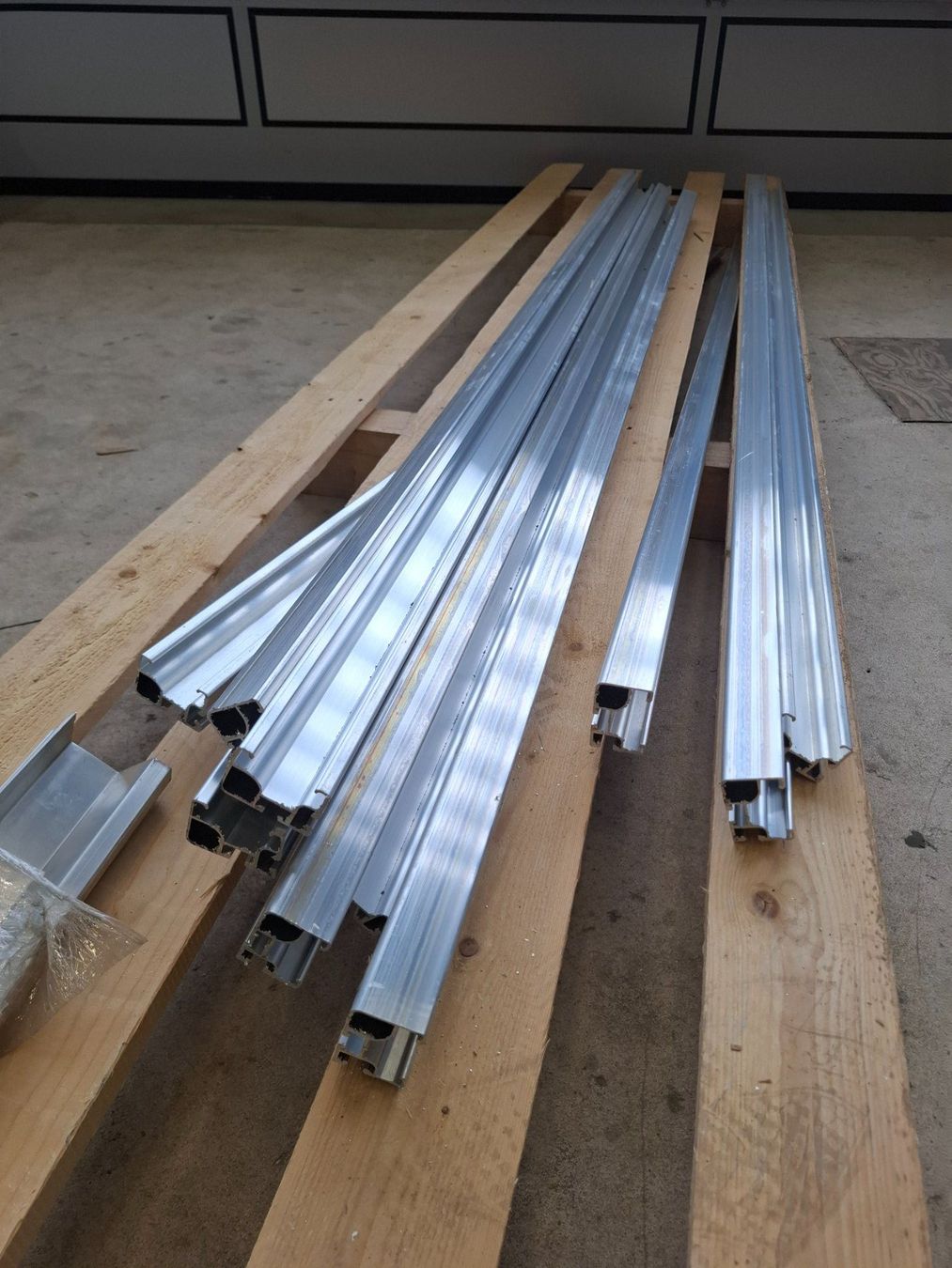 Profilati: 024 Diverse Aluminiumprofiele ca.250kg – Usato da Derendingen venduto da Meisterstuecke 4