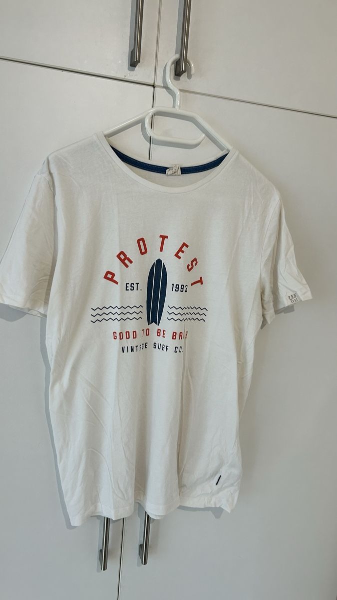 T-shirt: Shirt von Protest Surfwear Grösse L – Usato da Basel venduto da Tshabajuju 1