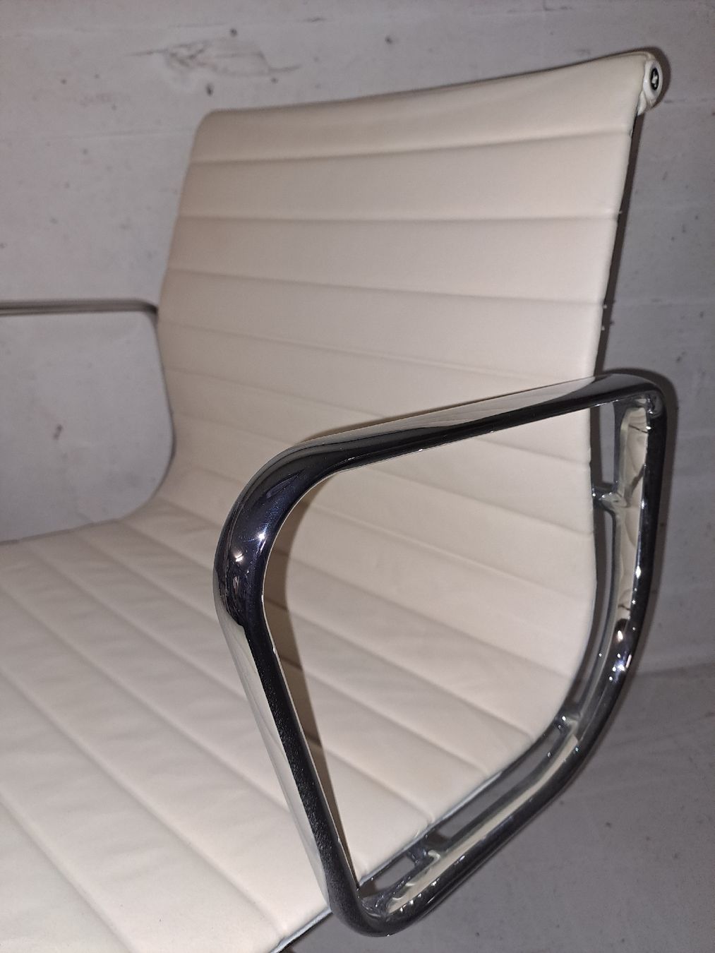Vitra Chaises: Vitra Eames EA 108 – D'occasion à Küsnacht ZH par walterzingo 4