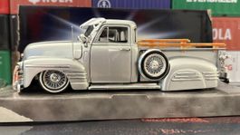 Chevrolet Pick-up 1951 1:24 silber metallic