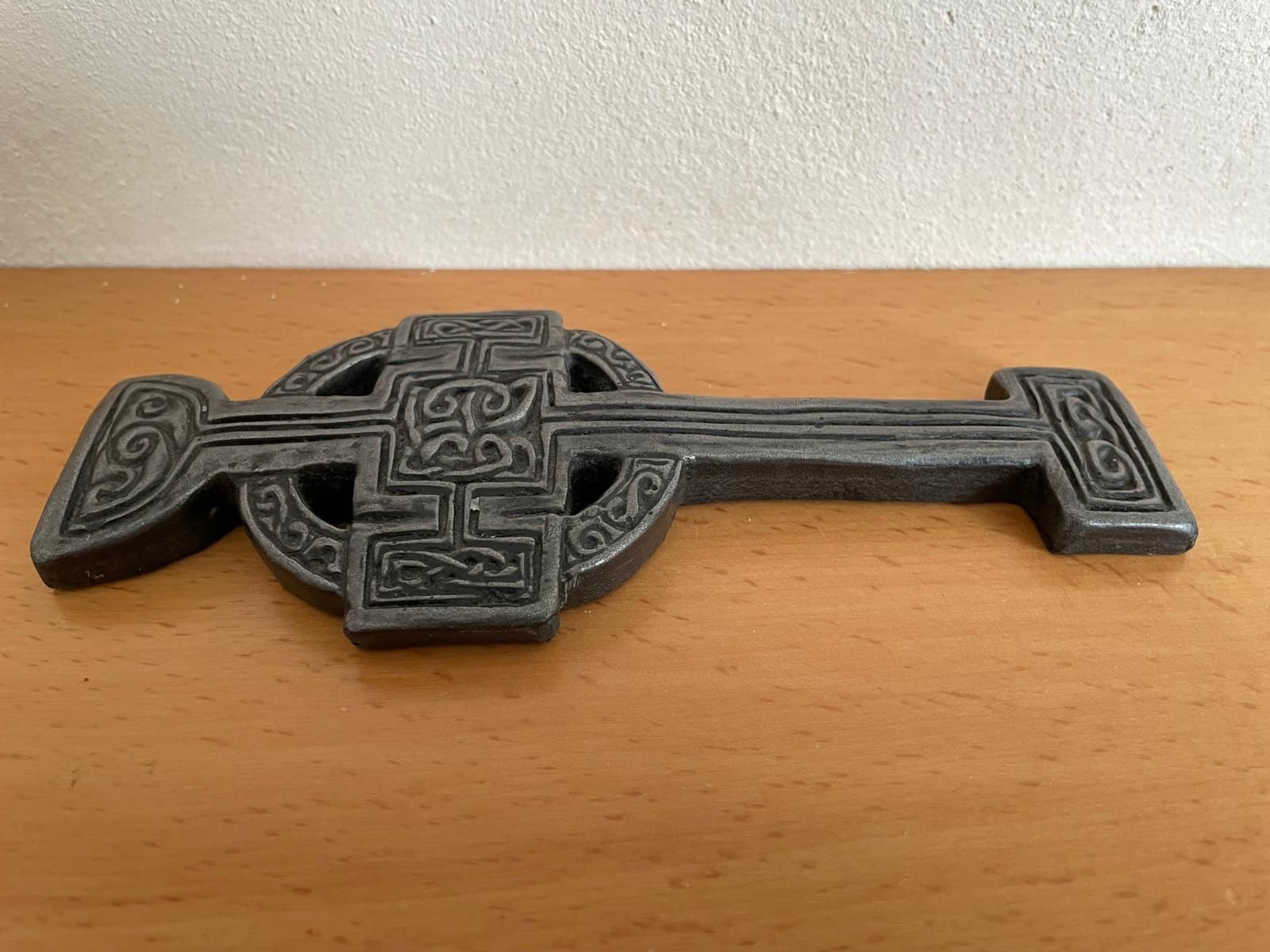 Alle Dekorationen: Keltisches Kreuz, Wanddeko – Gebraucht aus Schwerzenbach von Tamama 1