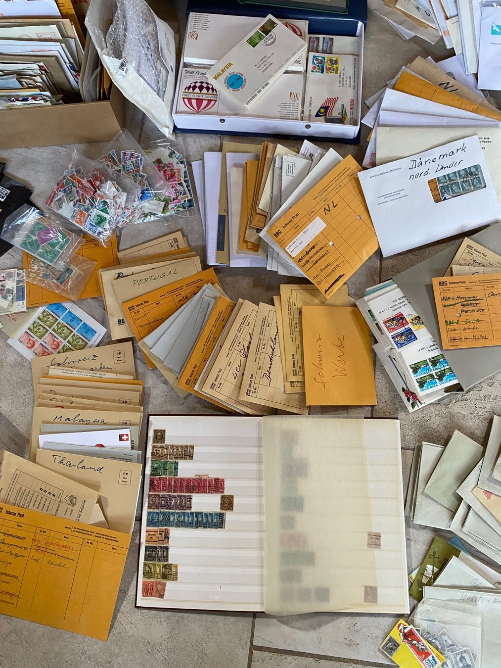 Tutti i francobolli: Riesige Briefmarken Sammlung/Lot – Usato da Zernez venduto da Remi123 2