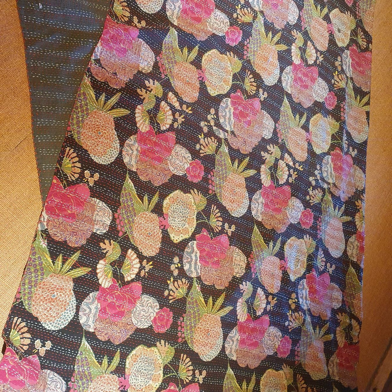 Coperte: Vintage Tagesdecke mit Ananas-Blumenmuster – Usato da Heiligenschwendi venduto da Easyfreak