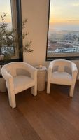 2 Bouclé-Armlehnstühle in Creme – modernes Design