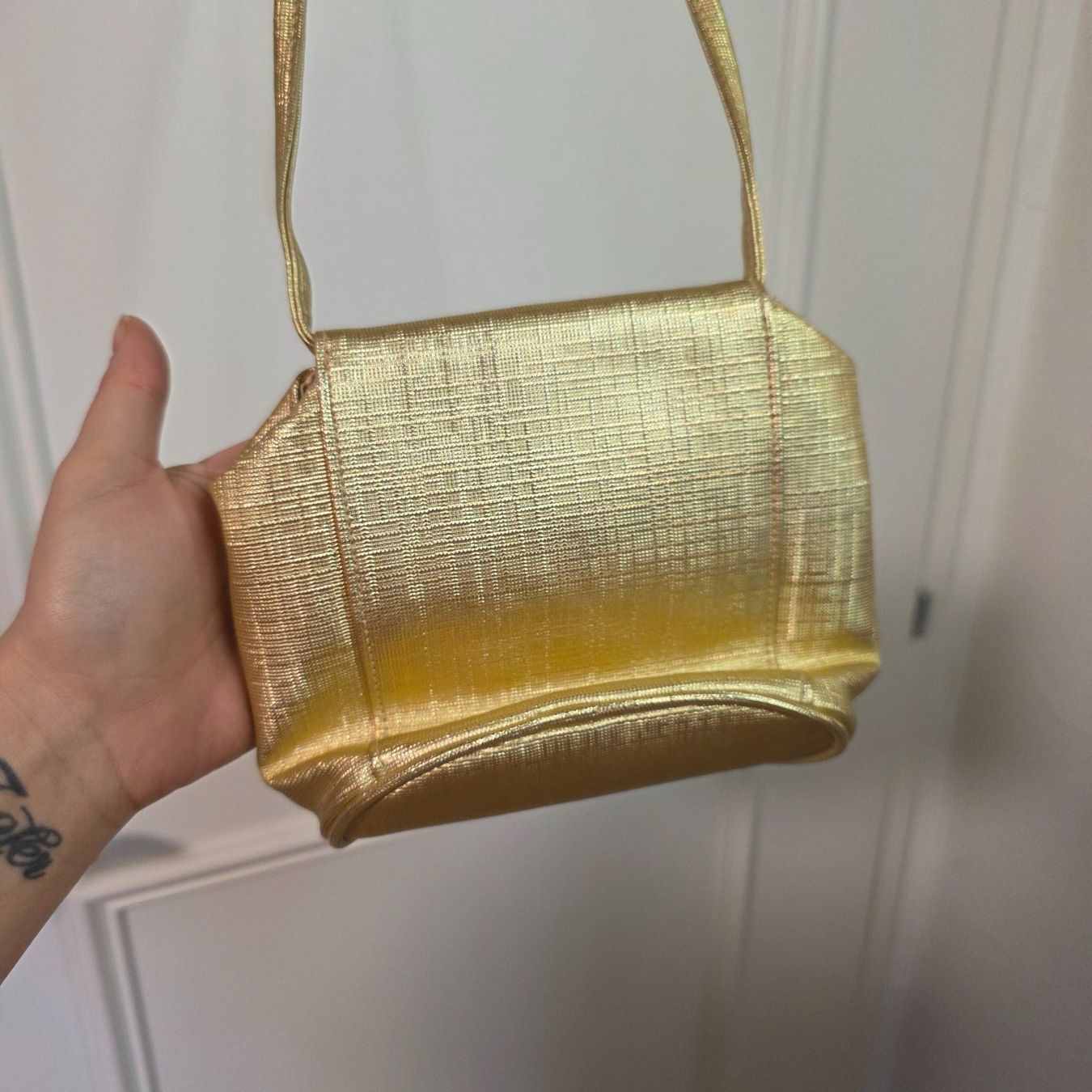 Taschen für Damen: Goldene Umhängetasche  Top Zustand – Gebraucht aus Wald ZH von CapLux 2