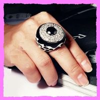 Wow, grosser Ring mit Zirkonia
