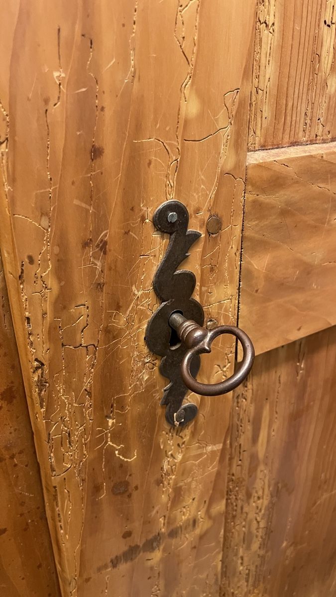Schränke: Schrank – Gebraucht aus Basel von Balthazara 2