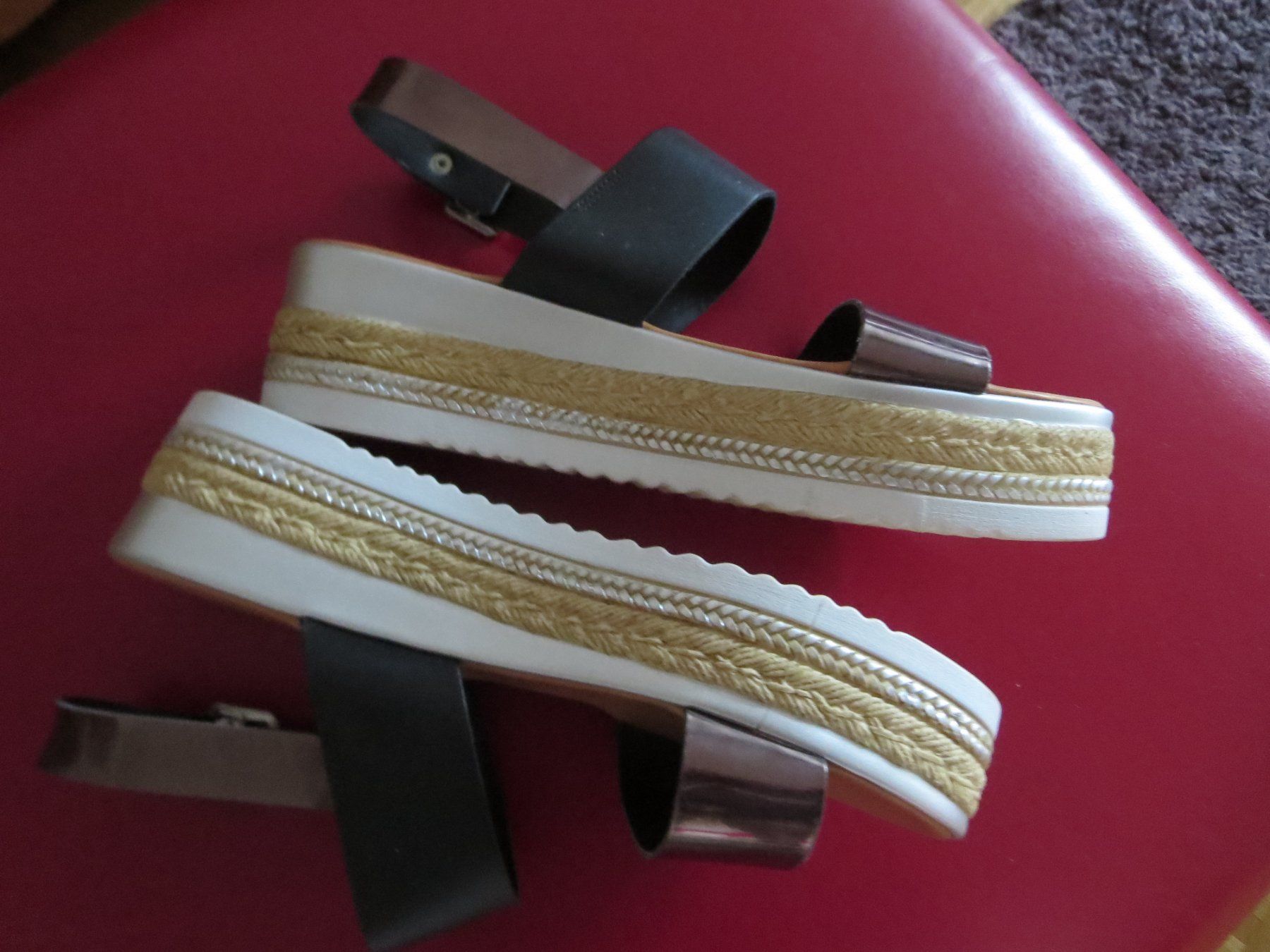 Scarpe da donna: Damen Sommer Sandalen /Gr. 39 – Usato da Wallisellen venduto da Arvenstube 1