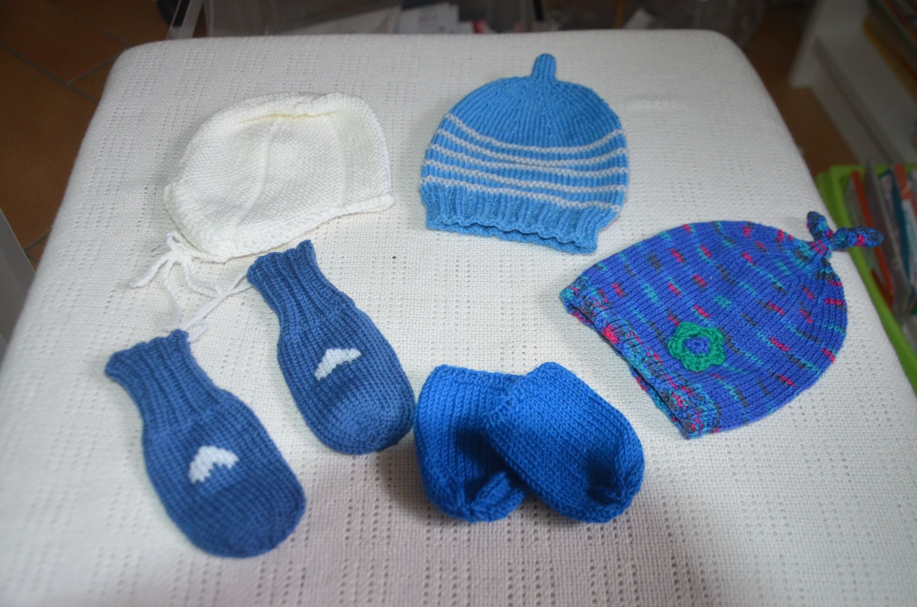 Lotti & Set di vestiti: TAILLE 56 - BABY MUTZE SET - (E) – Nuovo e nell'imballaggio originale da Chiasso venduto da Dolly015