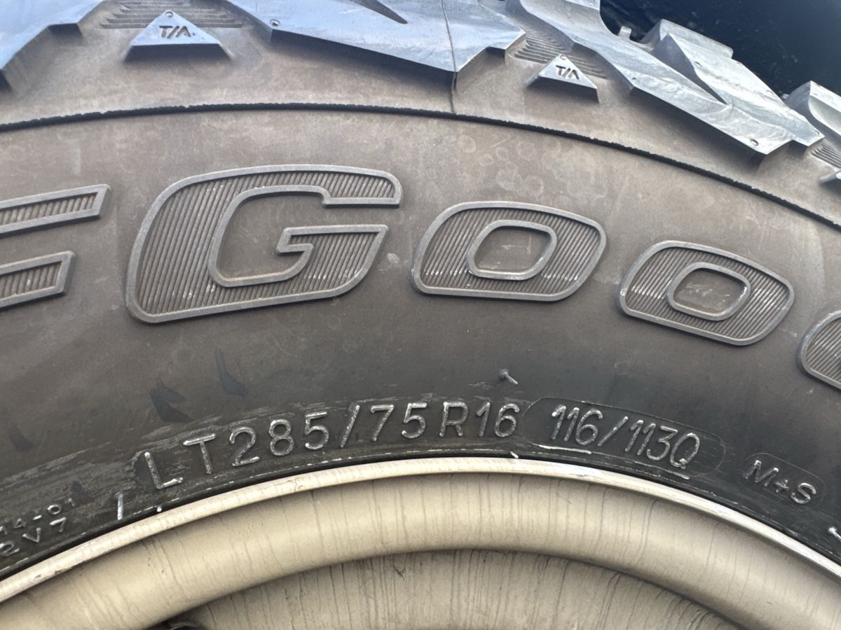 Pneus & Kompletträder: Felgen mit 285/75 r16 Mud Terrain BFG – Gebraucht aus Altendorf von dario_zh 3