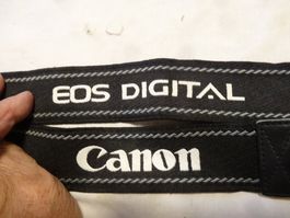 CANON EOS DIGITAL KAMERA SCHWARZ FRBE NUR  TRAGEGURT .