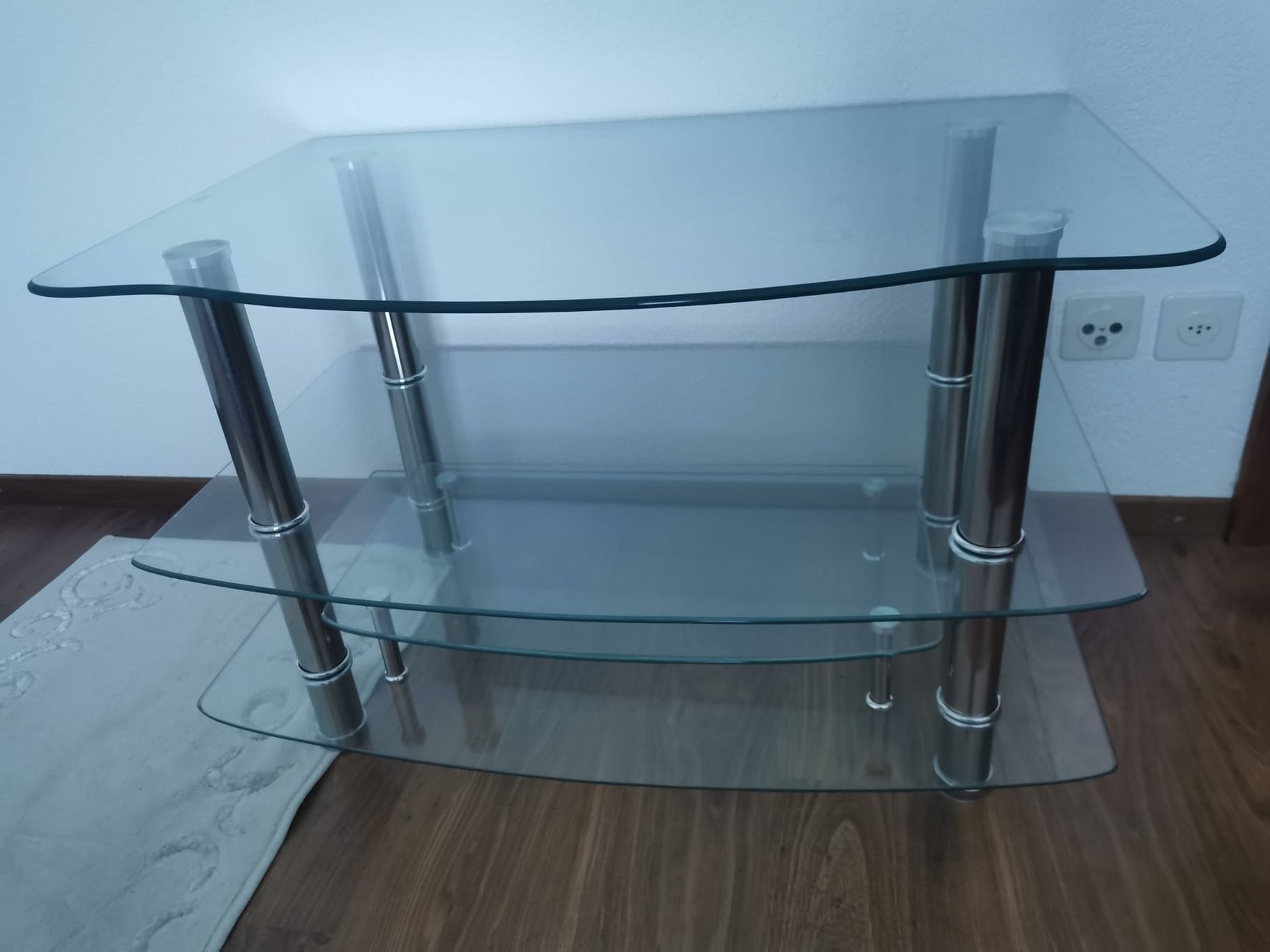 Mobili TV: TV oder PC Glas Tisch mit 4 Tablaren – Usato da Wolfenschiessen venduto da daniwo 3