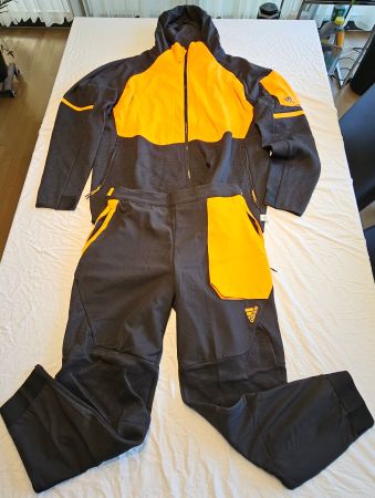 Adidas Trainingsanzug (Jacke XL, Hose L),ungetragen (NP 270)
