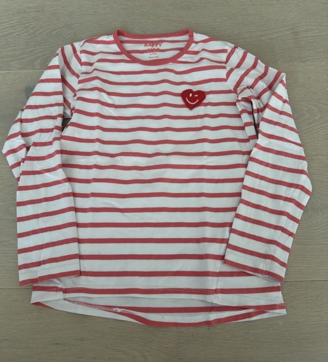 Blusen, T-Shirts & Tops: Tchibo Langarmshirt 134/140 cm – Neu (gemäss Beschreibung) aus Wallisellen von Nataschab0
