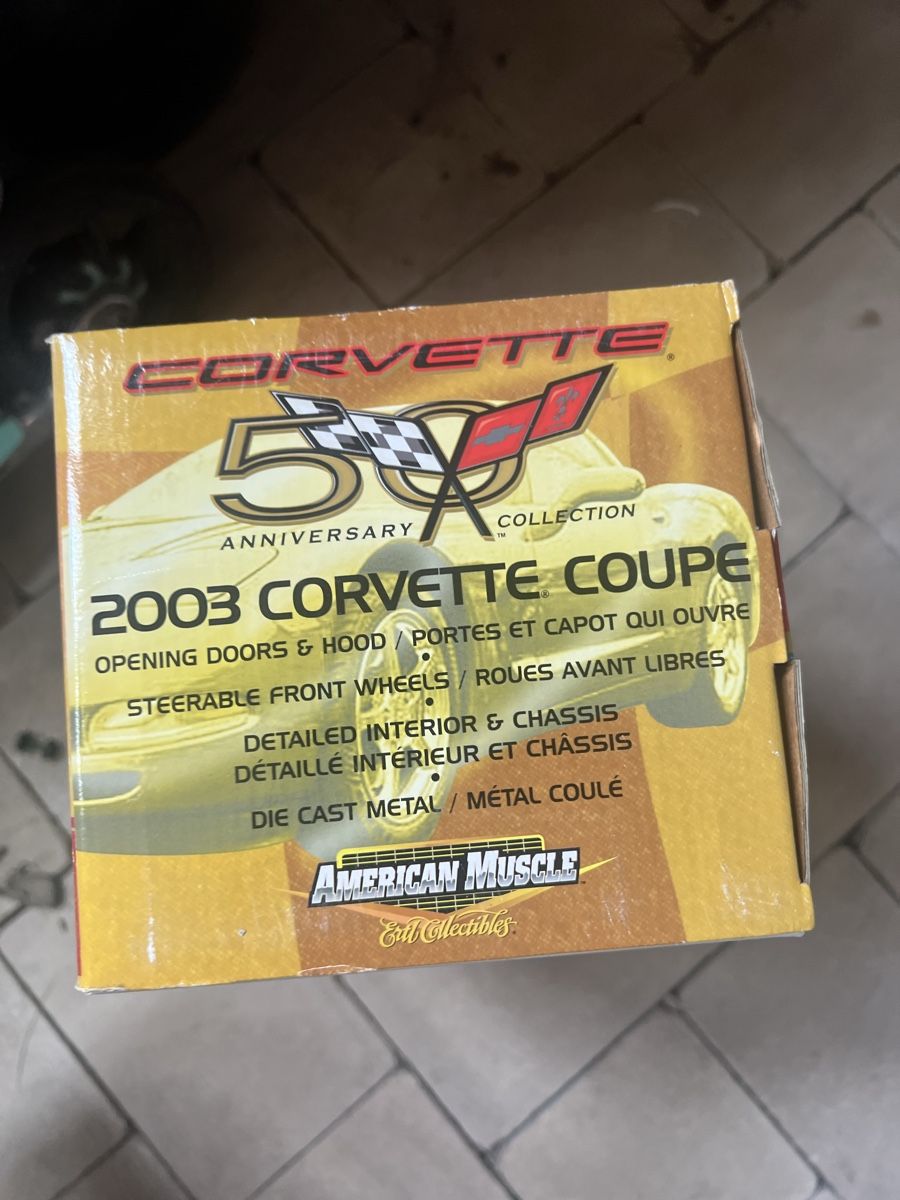 Chevrolet Modellautos: Corvette 2003 Coupe 50th Anniversary Modellauto rot 1:18 – Neu und originalverpackt aus Basel von bellespirit 4