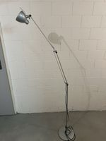 Stehlampe.