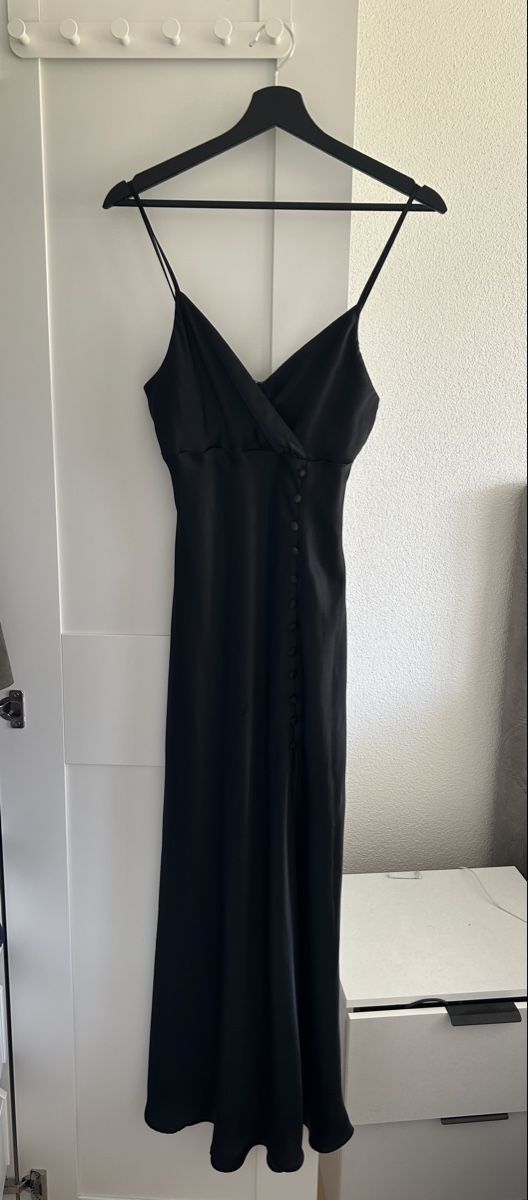 Zara Kleider: Long Black Zara Dress – Neu (gemäss Beschreibung) aus Zürich von emi_5nw2