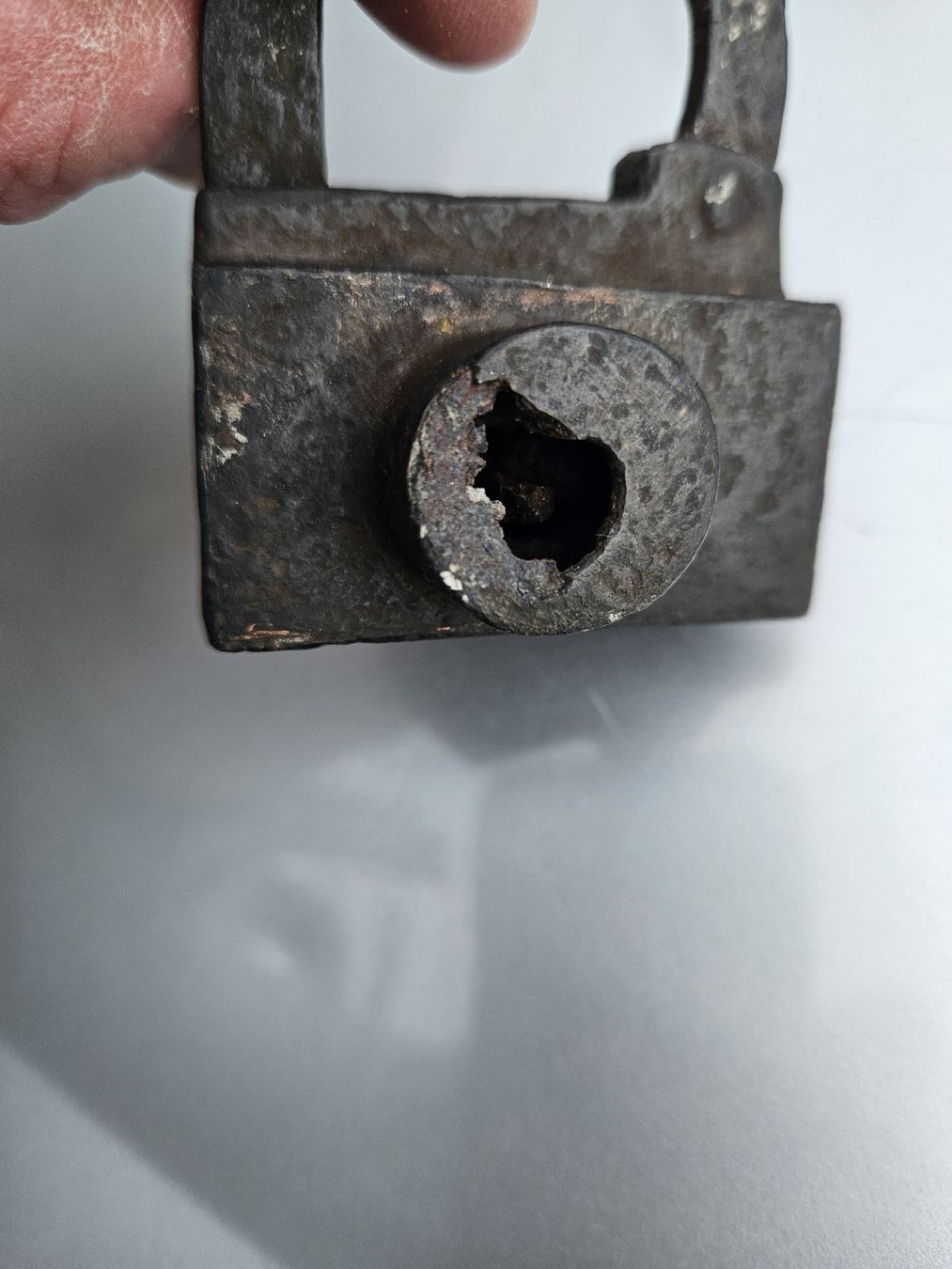 Schlösser: vorhängeschloss antik – Defekt aus Schwellbrunn von Omega-alpha 7