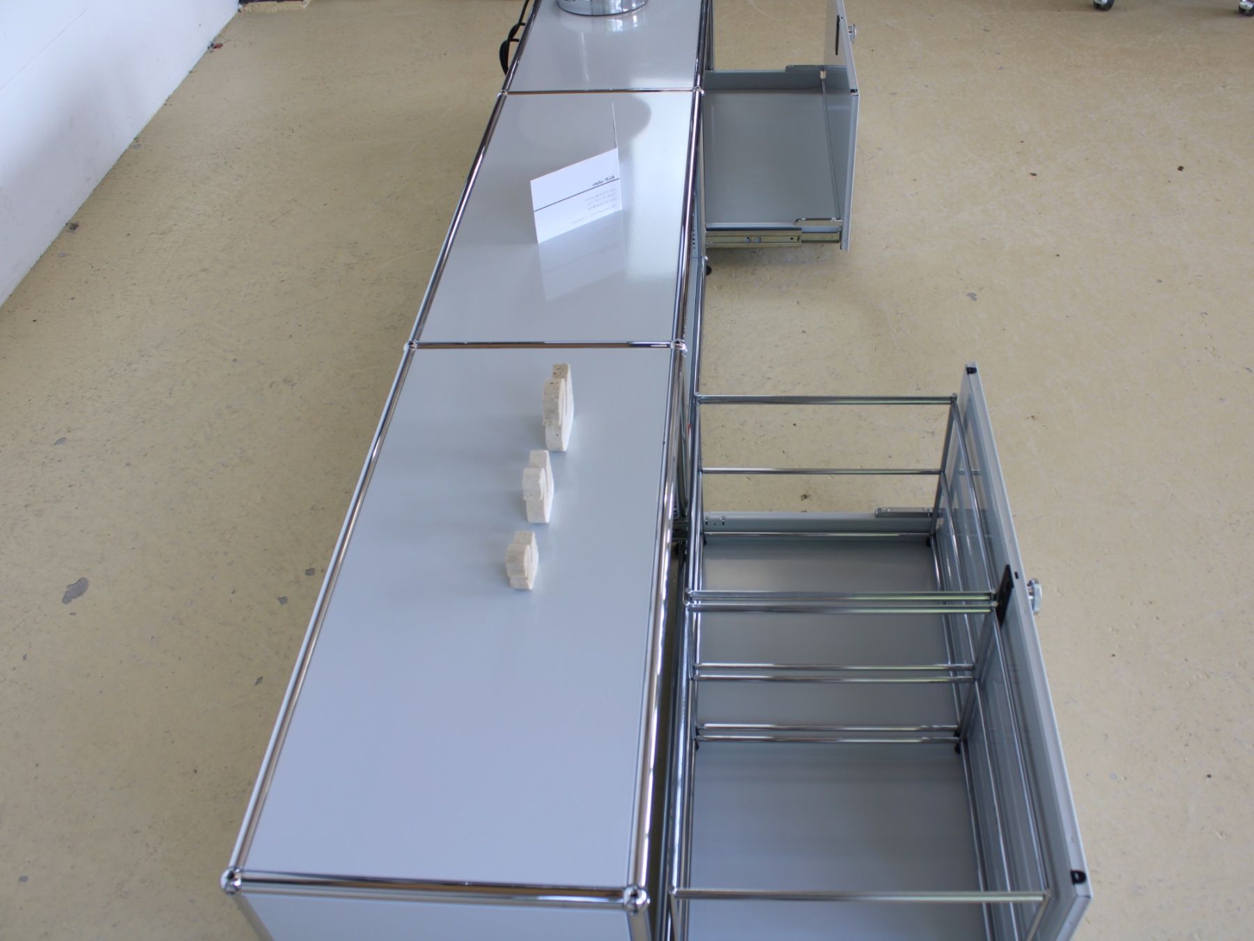 USM Kommoden: USM Lowboard in Lichtgrau – Gebraucht aus Meinisberg von atelier_TILIJA 3
