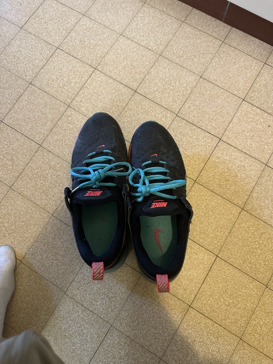 Nike Chaussures hommes: Sneaker Nike – D'occasion à Lausanne par Tipouze 1