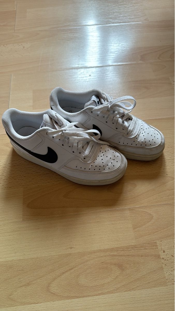 Nike Scarpe da uomo: Klassische Nike Schuhe, Grösse 36 – Usato da Malters venduto da FALUSA