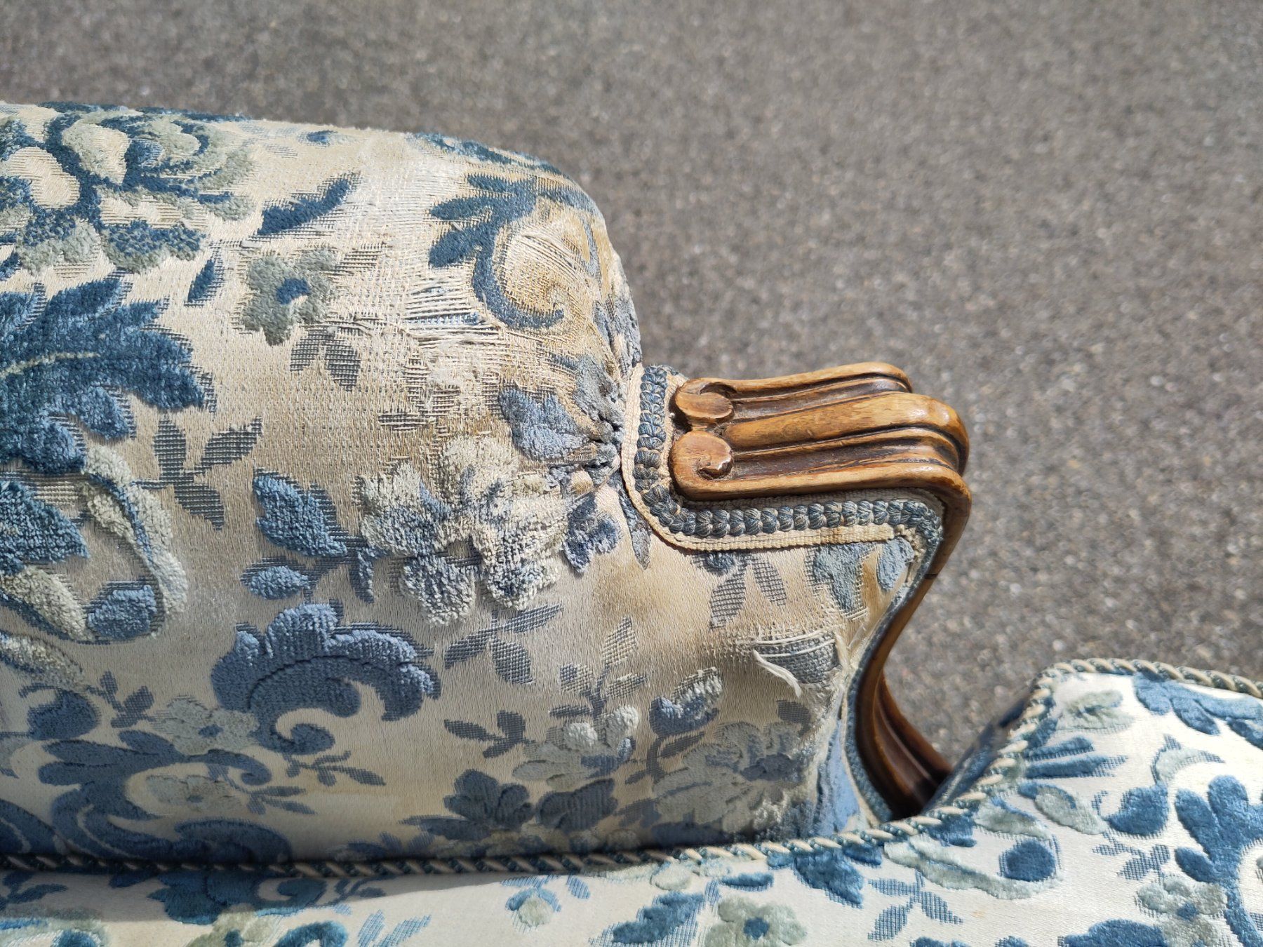 Poltrone: "Alter" Sessel mit Hocker – Usato da Bischofszell venduto da hos_yz6q 3
