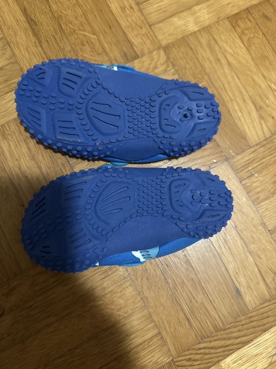 Scarpe per ragazzi: Wasserschuhe Kinder Grösse 22/23 – Usato da Männedorf venduto da kek_n8pr 2