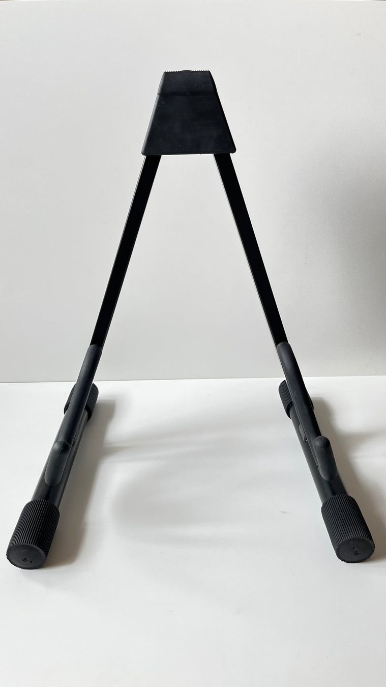 König & Meyer Supporti per strumenti musicali & leggii: K&M E-Gitarrenständer 17540 – Usato da Wauwil venduto da swissGadgets