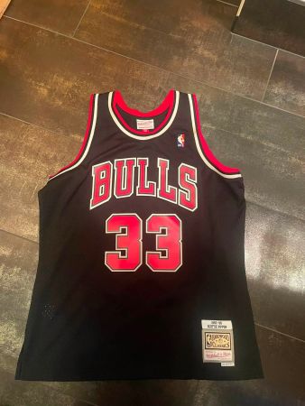 BULLS Jersey Size L