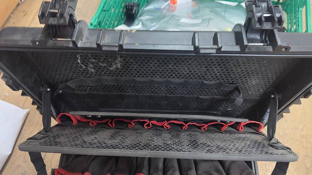 Tutti gli attrezzi: Knipex Werkzeugkoffer "Robust45 Move"leer – Usato da Gipf-Oberfrick venduto da Fam.Mueller.Wittnau 3