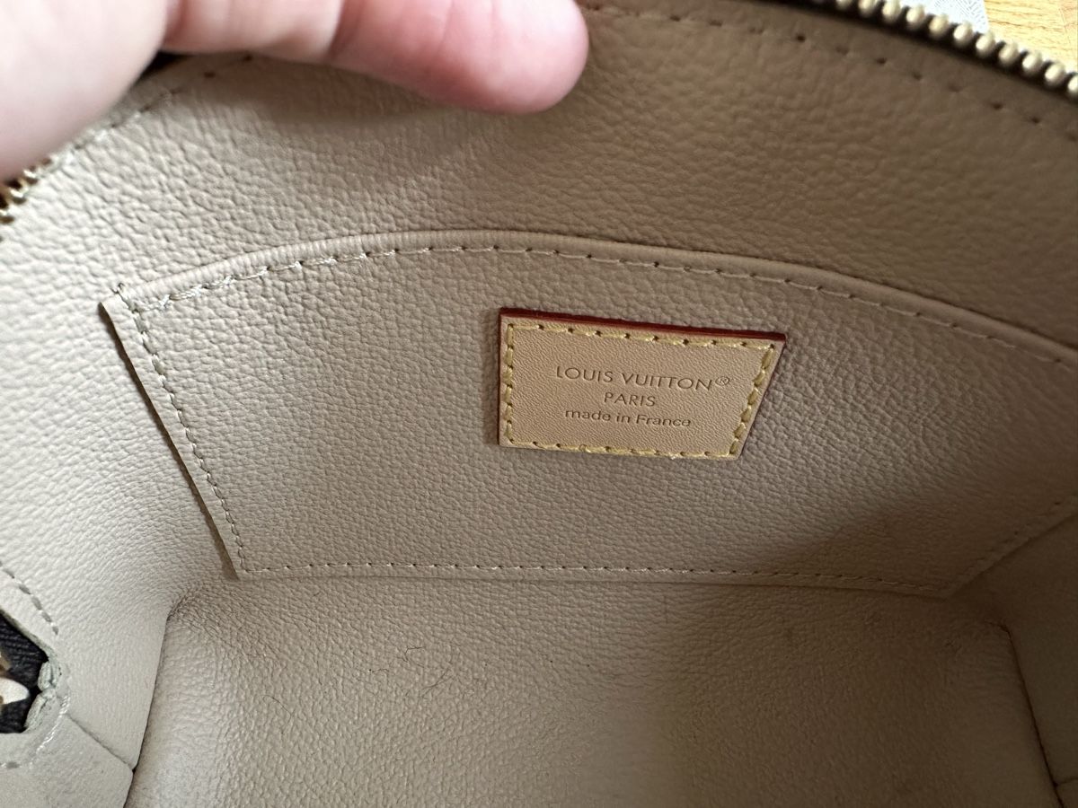 Louis Vuitton Custodie per cosmetici: Original Louis Vuitton Cosmetic Pouch PM – Nuovo (secondo la descrizione) da Küsnacht ZH venduto da bev_k7wy 2