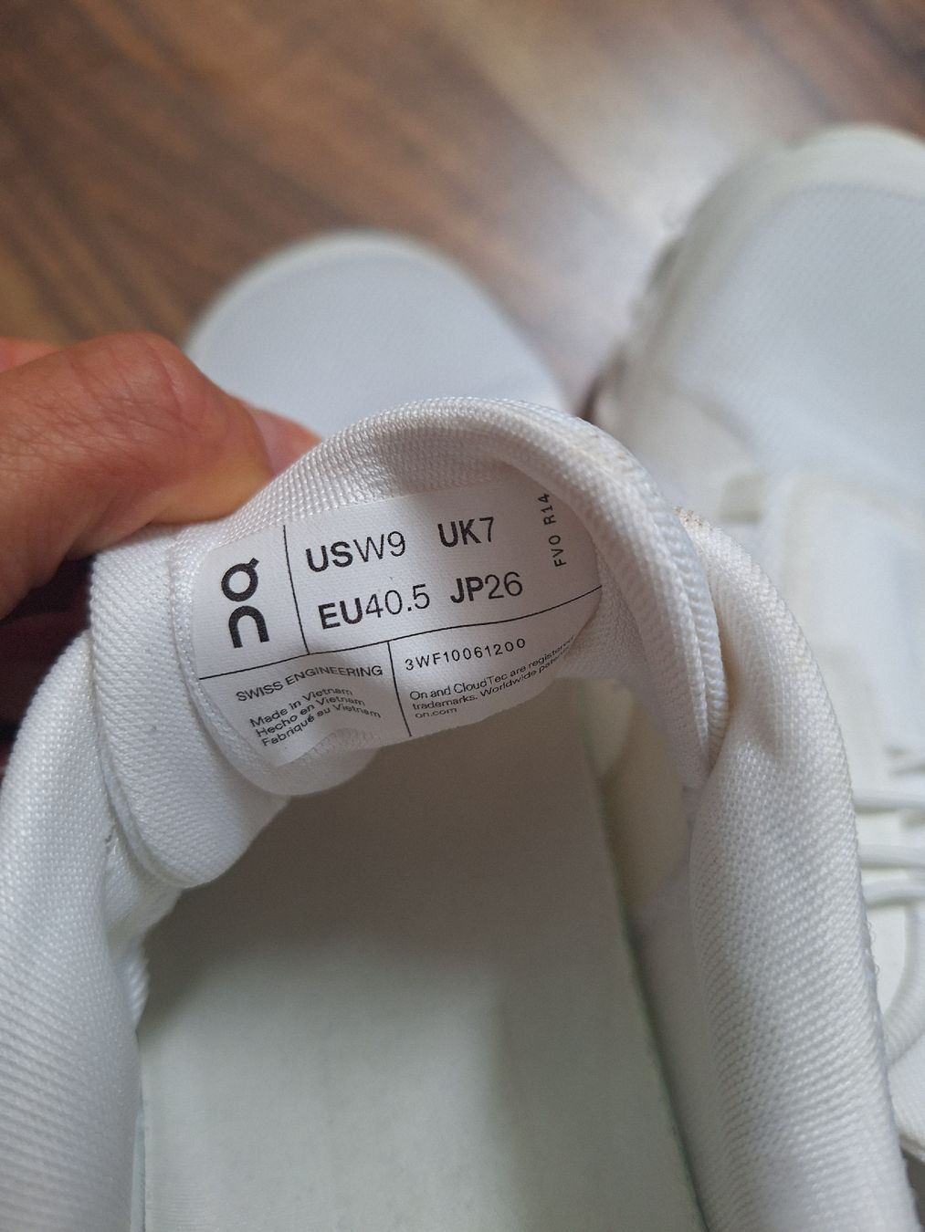 On Scarpe da donna: On Schuhe Cloud weiss 40.5 - 3x getragen – Nuovo (secondo la descrizione) da Weisslingen venduto da Soma22 3