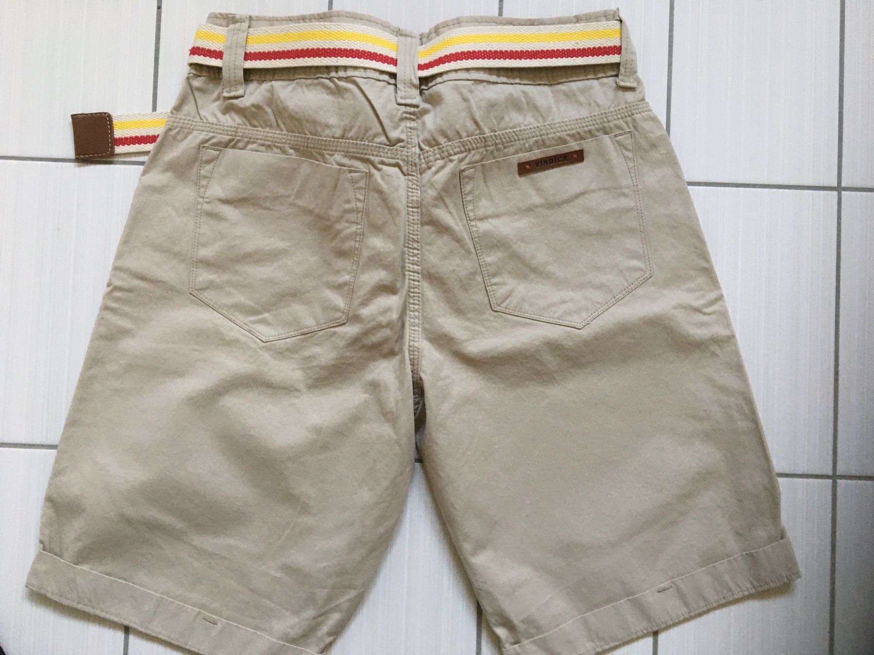 Hosen: Shorts neu 38 – Gebraucht aus Arth von Vrecam51 2