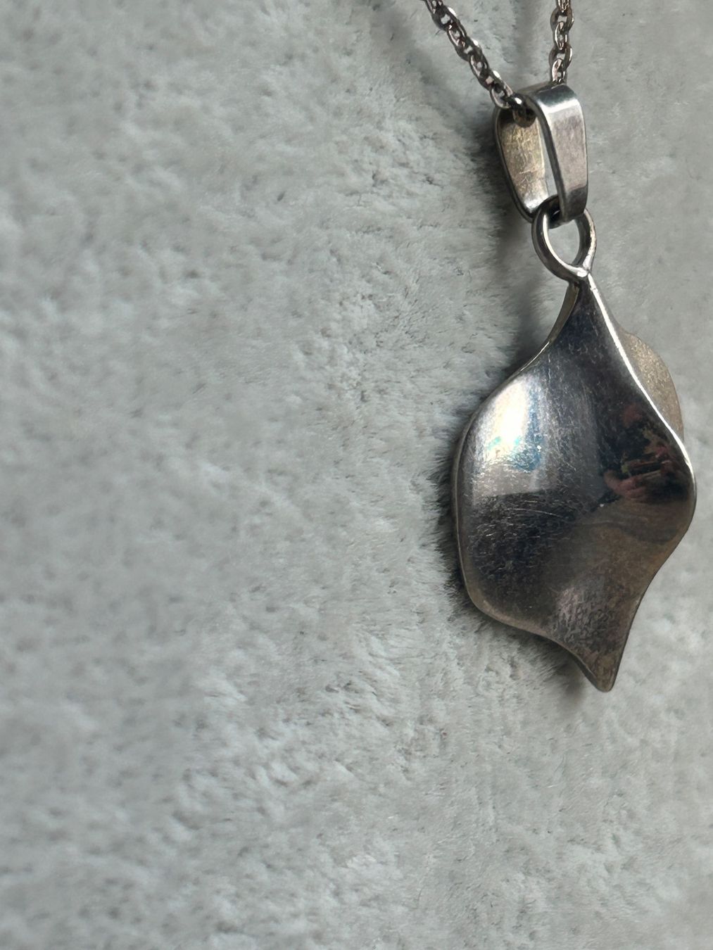 Ketten: Elegante Silberkette moderner Blatt Anhänger Design – Gebraucht aus Dittingen von Bellevista 2