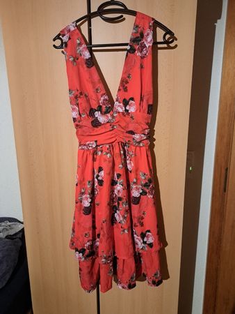 Robe rouge a fleur 