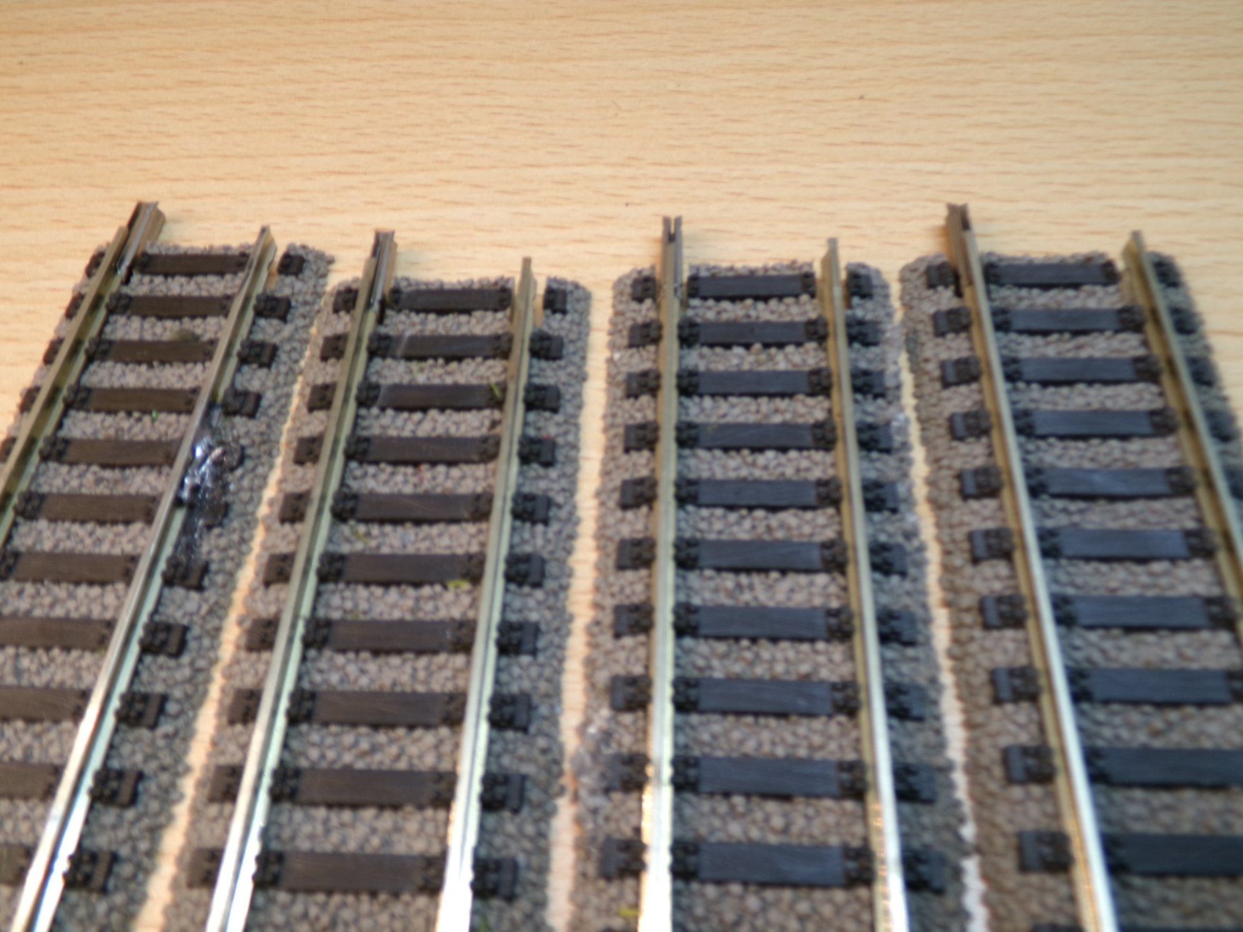 Fleischmann Modelleisenbahnen: Fleischmann H0 Profigleis 4x6101 mit Lötspuren – Gebraucht aus Hombrechtikon von Se9 3