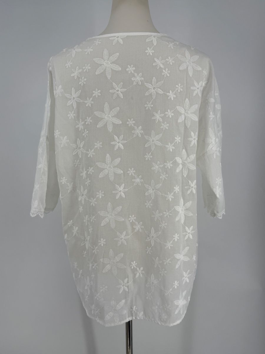 Blusen: Bluse weiss bestickt Gr. XL – Gebraucht aus Auenstein von moin. 2