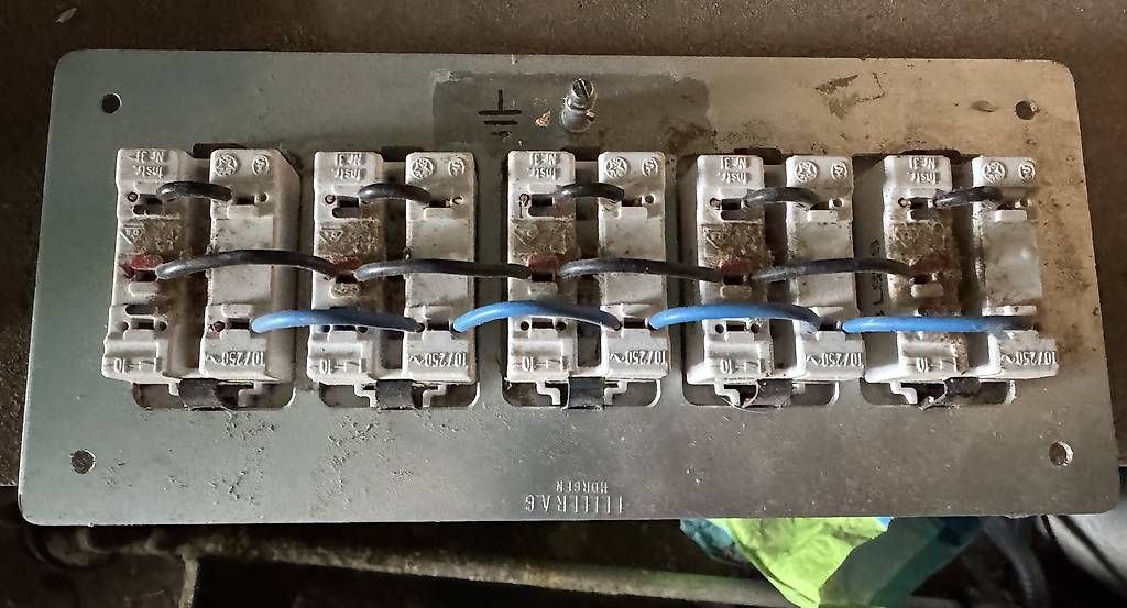 Schalter: Matériel électrique - interrupteurs – Gebraucht aus Lentigny von EcuProd1 2