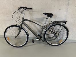 GT City Bike grau mit Gepäckträger Unisex guter Zustand